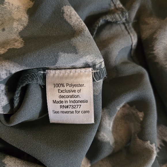 Nine West Floral Print Green White Chiffon Balloon Sleeve Pleated Size “M” - Picture 11 of 12